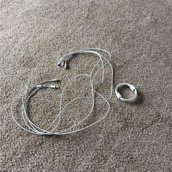 Apple - USB-C to Lightening Charging Cable - Picture 5 of 5